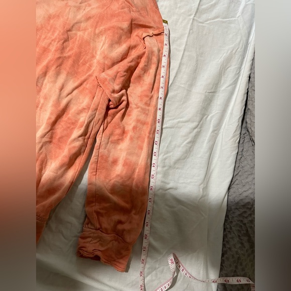 Sweatshirt. Women’s. Brand is Knox Rose. XL - Picture 5 of 7